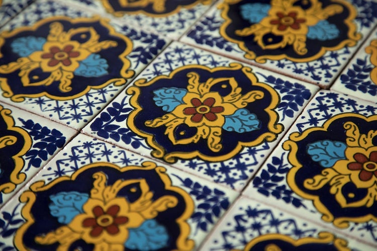 Fliesen mit Blumenmuster Nahansicht