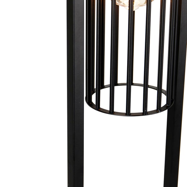 Detailaufnahme einer schwarzen Stehlampe mit Metallgestell und Lampenschirm in Käfigoptik