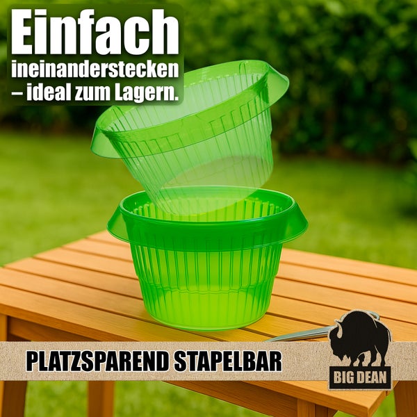 Zwei grüne Pflanzschalen aus Kunststoff auf einem Holztisch. Big Dean Logo