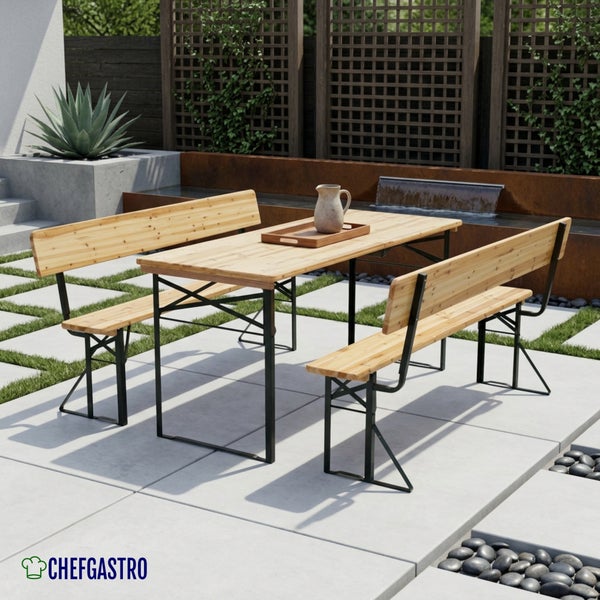Bierzeltgarnitur Set aus Holztisch und zwei Holzbänken mit Rückenlehne und schwarzem Metallgestell auf einer modernen Terrasse. ChefGastro Logo.