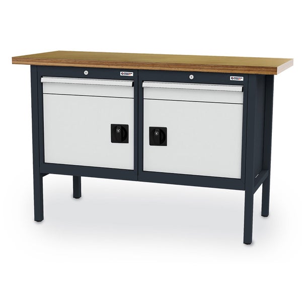 Kletterturm aus Holz in A-Form mit Wellenrutsche, Kletterwand, Strickleiter und Plattform.