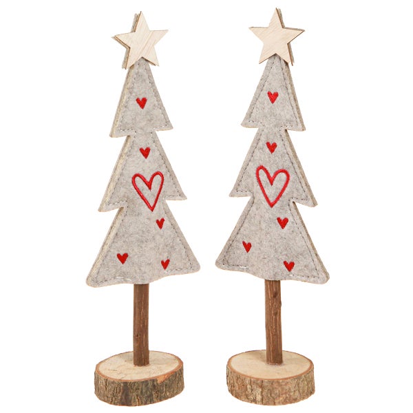 Zwei dekorative Weihnachtsbäume aus Filz mit Holzstern und Herzmotiven