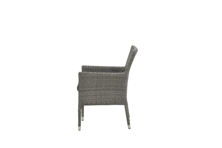 Seitenansicht eines Gartenstuhls aus Polyrattan Geflecht mit Armlehnen.