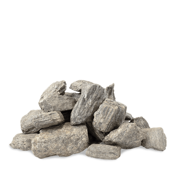 Ein Haufen grauer Natursteine für die Gartengestaltung mit unregelmäßiger Form und strukturierter Oberfläche.