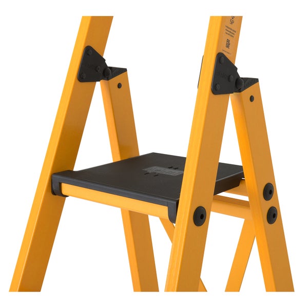 Detailansicht einer Trittleiter mit einer Stufe