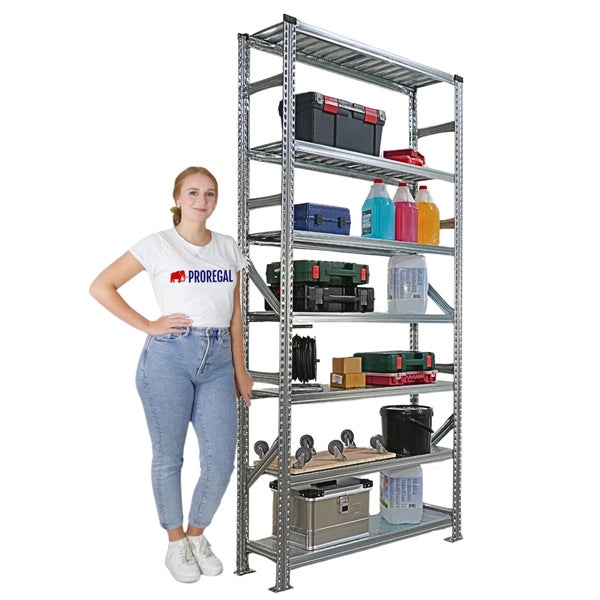 Metallregal mit mehreren Ablagen, gefüllt mit Werkzeugkisten und Behältern