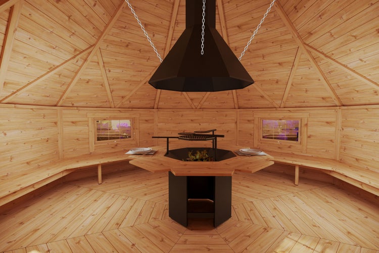 Innenansicht einer Grillkota mit Grill, Bänken und Dunstabzugshaube