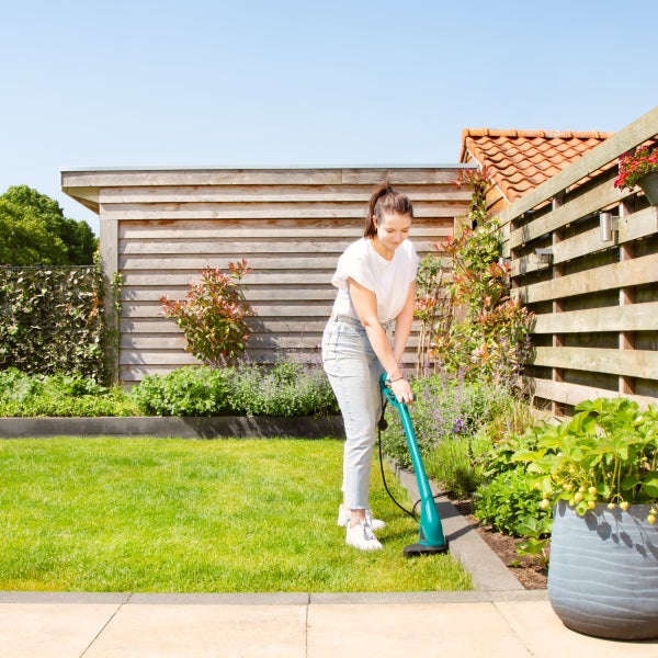 VONROC Rasentrimmer elektrisch 300W - Trimmer für Garten mit Kabel - Kantenschneider Rasen - Tap and Go System inkl. 4M Drahtspule