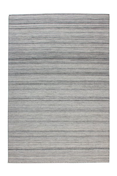 Grauer rechteckiger Teppich mit horizontalen Streifen und feiner Webstruktur.