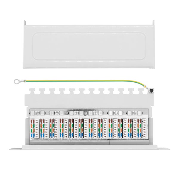 12-Port Netzwerk-Patchpanel mit Abdeckung und Erdungskabel für die Wandmontage.