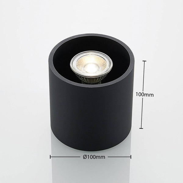 Schwarze Deckenleuchte mit den Maßen 100 x 100 Millimeter