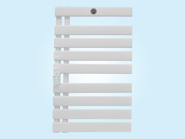 Weißer Badheizkörper mit digitaler Steuerung