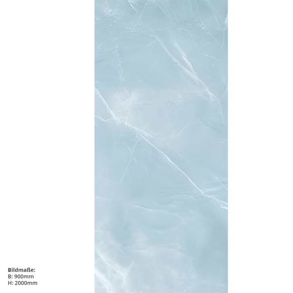 Wandpaneel in hellblauer Marmoroptik, 900 Millimeter breit und 2000 Millimeter hoch.