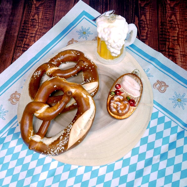 Multicolor 10cm Weißwurst mit Bretzl, Glasornament, mundgeblasen und handdekoriert, 1 Stck., Weihnachtsbaumkugeln, Christbaumschmuck, Weihnachtsbaumanhänger