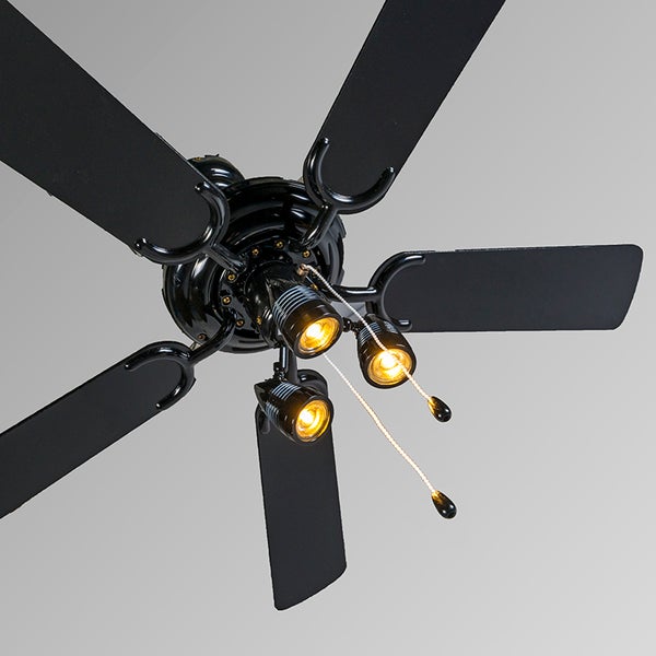 Deckenventilator mit Beleuchtung und drei Strahlern inklusive Zugschalter für Wohnräume.