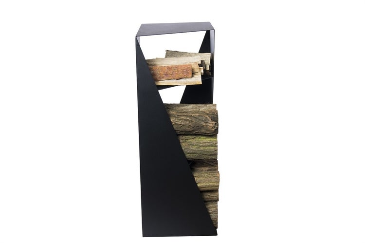 Brennholzregal aus Stahl mit Holzscheiten