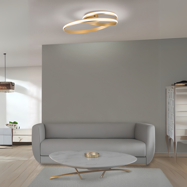 Modernes Wohnzimmer mit Sofa, Couchtisch und ringförmiger Deckenleuchte