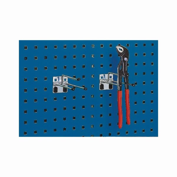 Lochwand mit Werkzeughaltern und einer Wasserpumpenzange