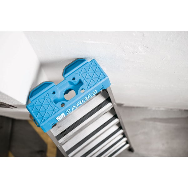 ZARGES Stehleiter mit blauer Plattform