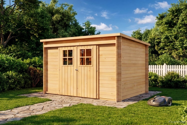 Gartenhaus aus Holz mit Pultdach und Doppeltür mit Sichtfenstern in einem sonnigen Garten mit Rasenfläche und Mähroboter.