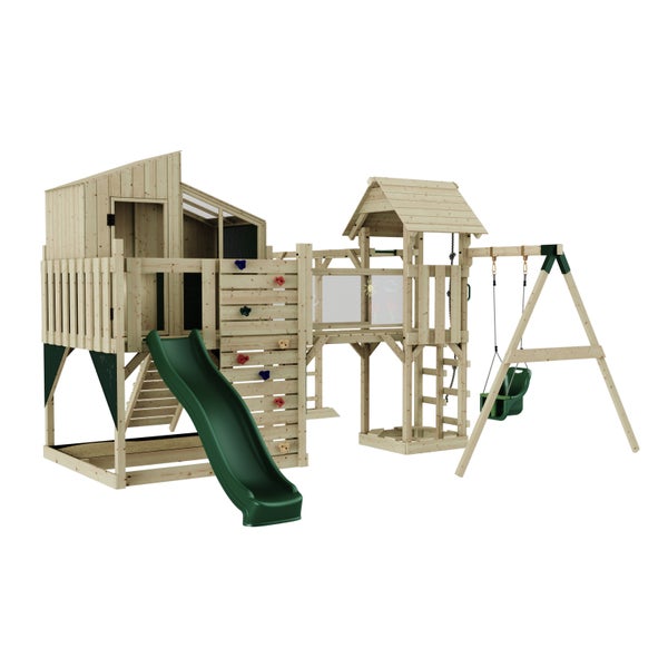 Spielplatz mit Rutsche, Kletterwand und Schaukel aus Holz.