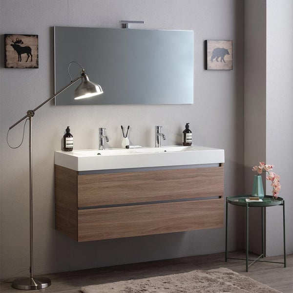 Doppelwaschtisch mit offenem Schubfach im Badezimmer