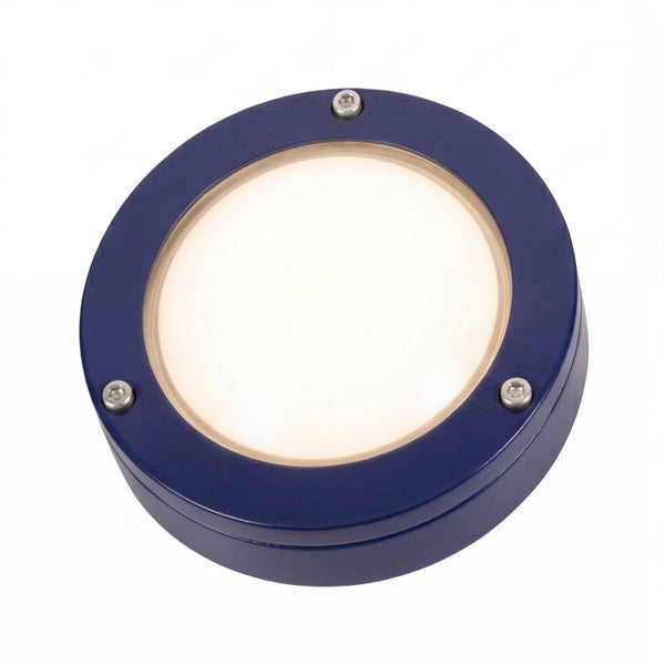 Runde LED-Außenleuchte mit dunkelblauem Metallgehäuse und weißem Diffusor, befestigt mit drei Schrauben.