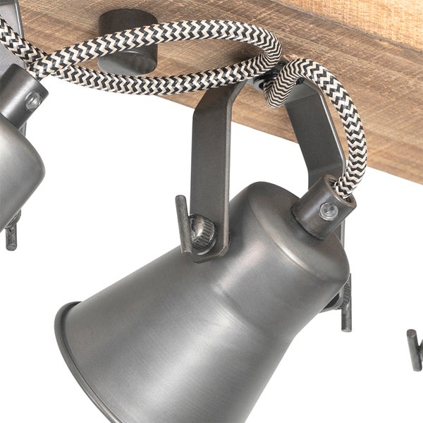 Nahaufnahme einer grauen Spotleuchte an einer Holzdecke mit einem Textilkabel