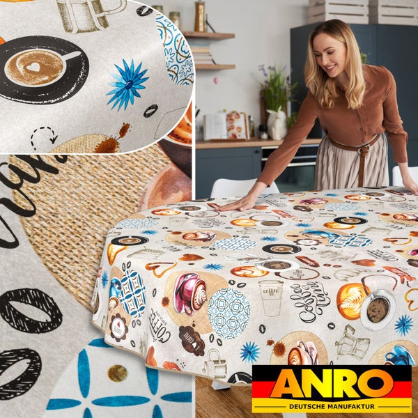 Tischdecke mit Kaffeemotiv und Anro Deutsche Manufaktur Logo in einer Küchenszenen.