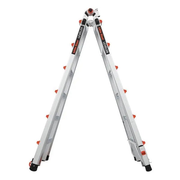 Little Giant Leveler Mehrzweckleiter aus Aluminium in A-Form mit Teleskopfunktion und verstellbaren Beinen.