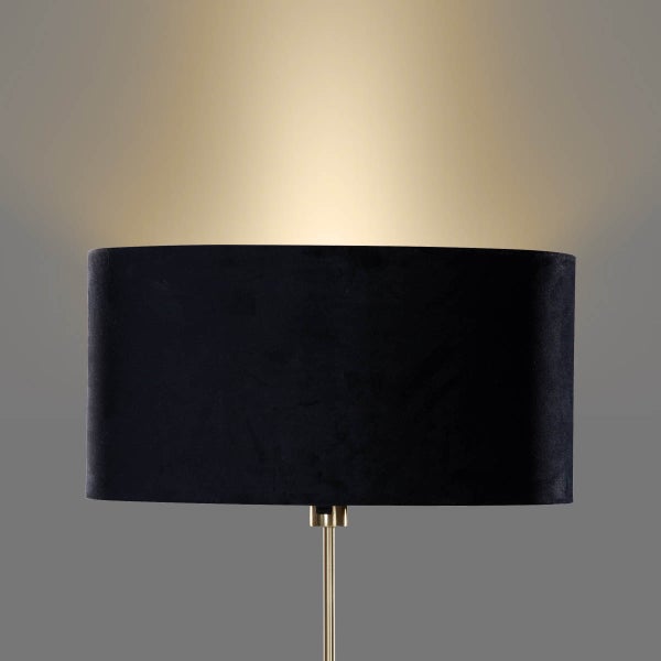Stehlampe mit schwarzem Stoffschirm