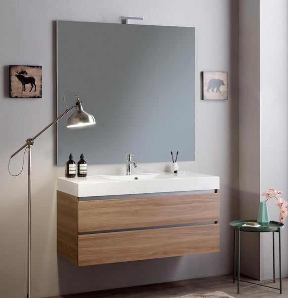 Toilettendeckel aus Kunststoff mit Chrombeschlägen