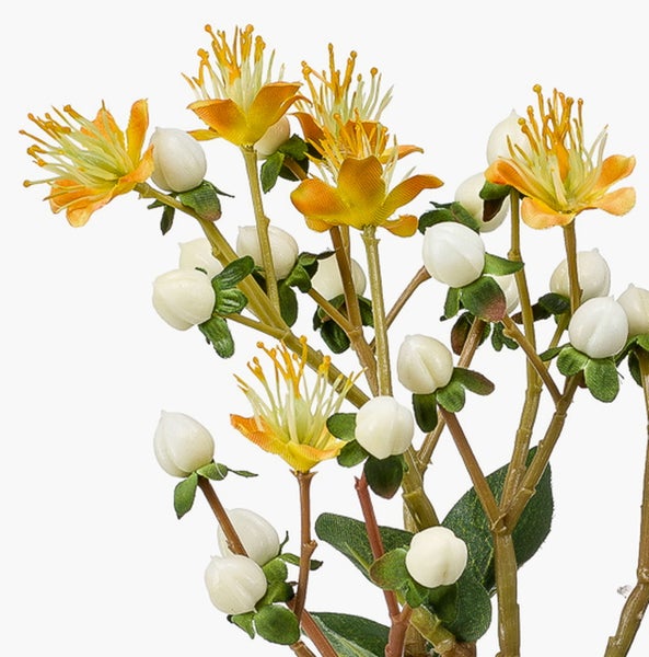 Künstlicher Hypericum Zweig mit weißen Beeren und gelben Blüten aus Kunststoff.