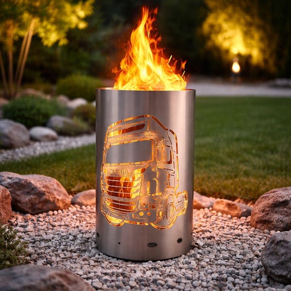 Feuersäule aus Edelstahl mit ausgeschnittenem LKW-Motiv und Flammen