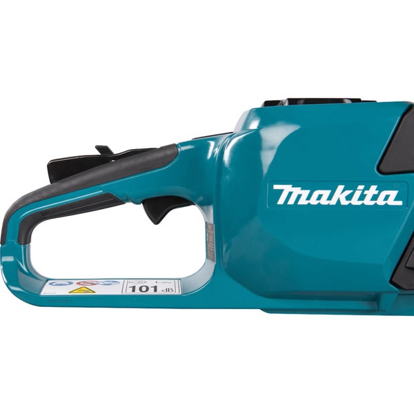 Nahaufnahme eines Makita Elektrowerkzeug-Griffs mit Makita Logo, Sicherheitssymbolen und Geräuschpegelangabe von 101 Dezibel.
