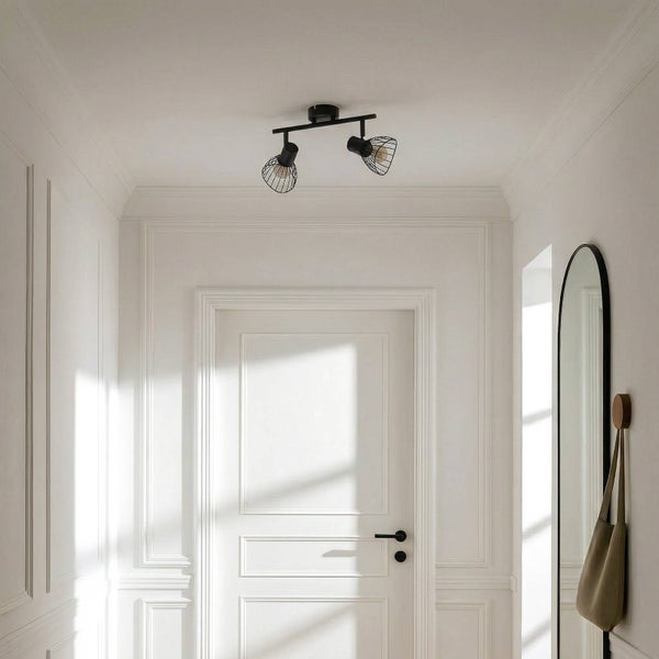 Deckenleuchte mit zwei Strahlern in einem hellen Flur