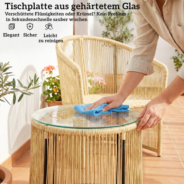 Moderner Gartensessel und Beistelltisch aus elegantem Polyethylen-Rattan-Geflecht, handgewebt, ultraviolettgeschützt, wetterfest und pflegeleicht.