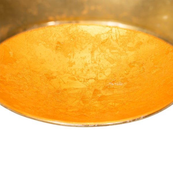 Nahaufnahme einer goldenen Schale