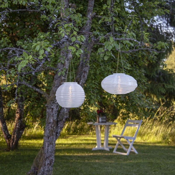 Lichterkette mit Lampenfassungen und Kabel