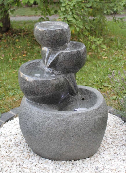 Sichtschutzzaun mit Pfosten in Betonfundament