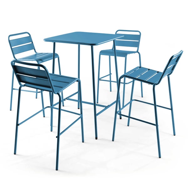 Blaues Metall-Stehtisch-Set mit einem quadratischen Tisch und vier Barhockern mit Rückenlehne im Lamellen-Design.