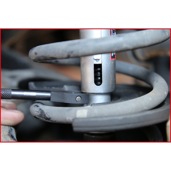 Federbein mit Federspanner im Einsatz