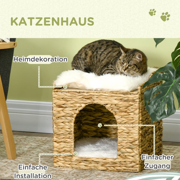 Katzenhaus aus Korbgeflecht mit Fellkissen und Katze