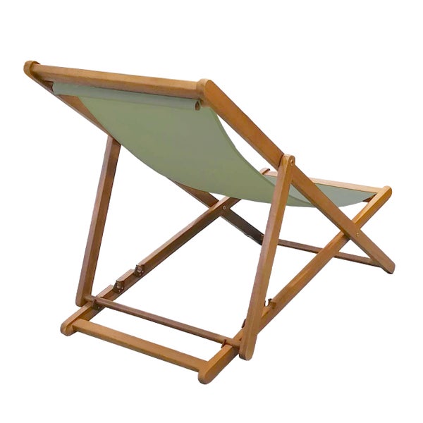 Klappbarer Liegestuhl aus Holz mit olivgrünem Stoffbezug, Rückansicht.