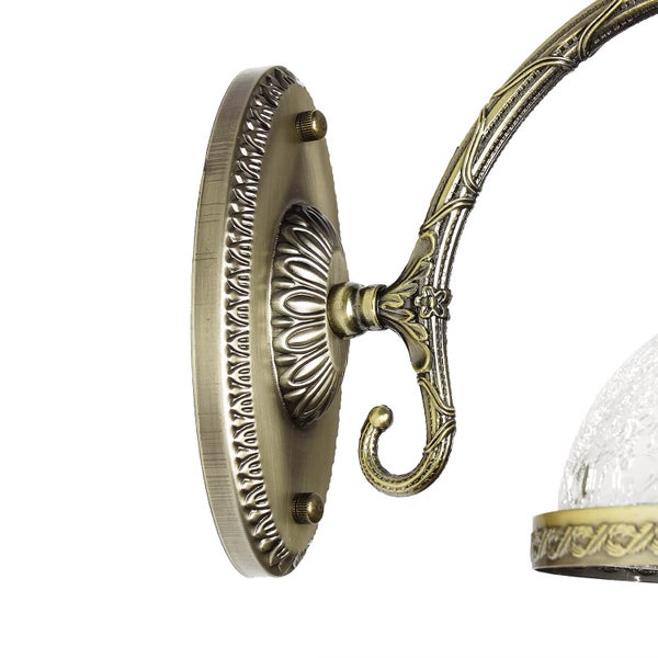 Wandleuchte im Vintage-Stil mit floralen Ornamenten