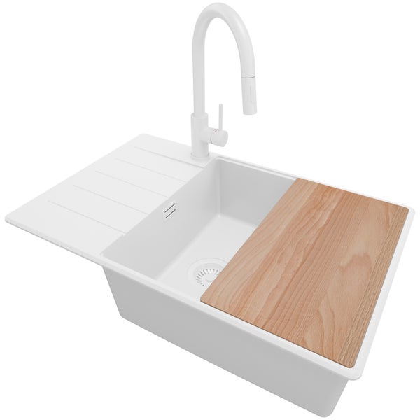 Spüle mit Abtropffläche, Wasserhahn und Schneidebrett