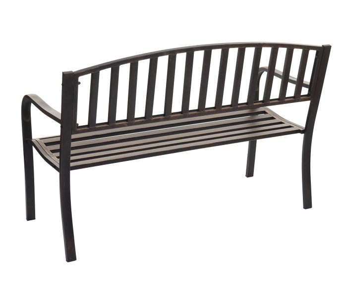 Gartenbank aus Metall mit Sitzfläche aus Latten und gewölbter Rückenlehne inklusive Armlehnen.