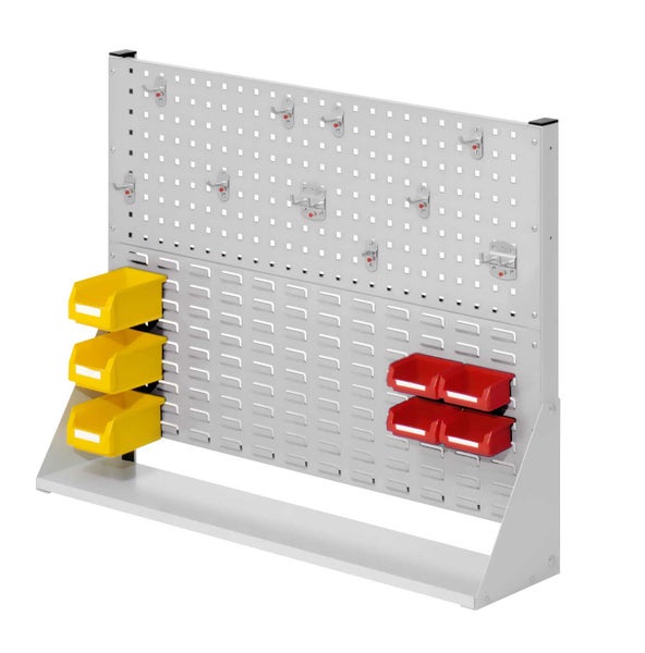 Werkzeugwand mit Haken und Aufbewahrungsboxen