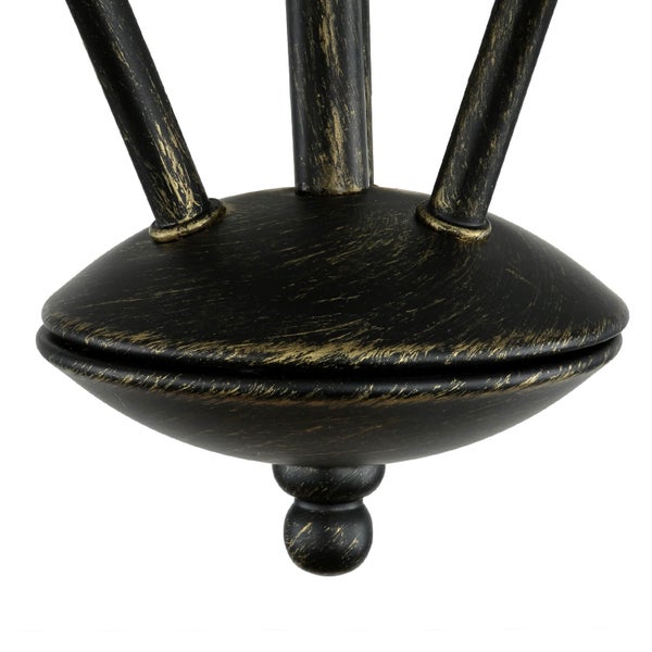 Detailansicht einer Deckenleuchte mit Metallstruktur