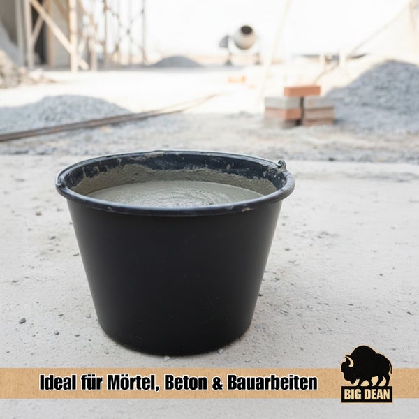 Maurereimer gefüllt mit frischem Mörtel auf einer Baustelle für Beton und Bauarbeiten